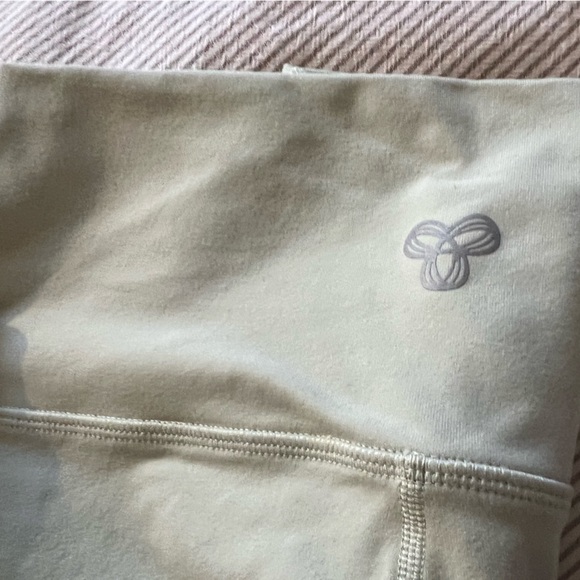 Aritzia | TnaLIFE Atmosphere Hi-Rise Legging in Faint Green - Size Medium - Picture 6 of 7